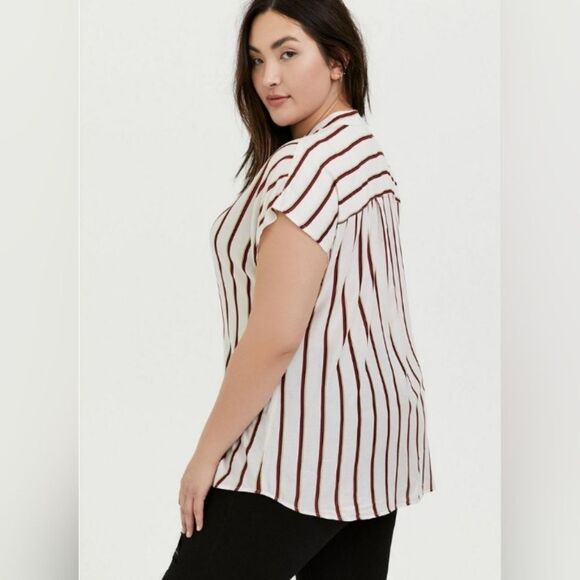 Torrid White & Red Stripe Button Front Dolman sleeveless Top size 1X - Picture 1 of 5